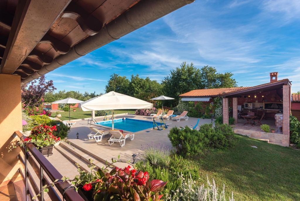 Вилла Hacienda Rosemary Muntic Экстерьер фото